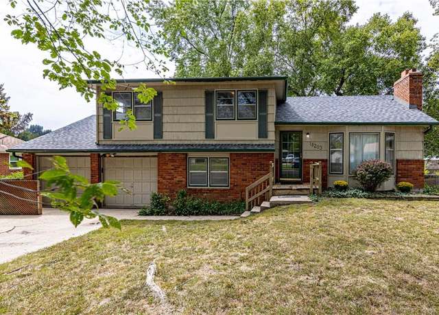Property at 18203 E Hanthorne Dr, Independence, MO 64057, 4 beds, 3 baths