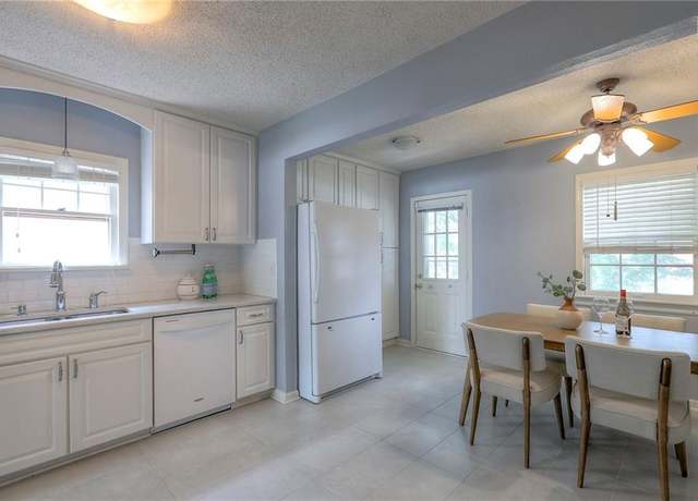 Property at 722 E Meyer Blvd, Kansas City, MO 64131, 4 beds, 2.5 baths