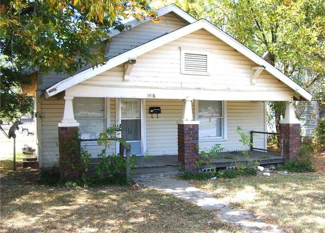 Property at 1418 S Joplin St, Pittsburg, KS 66762, 3 beds, 1 bath