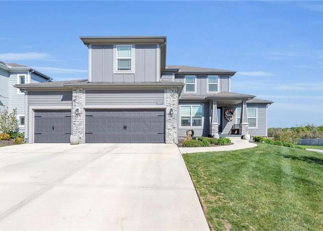 Property at 16951 S Hunter St, Olathe, KS 66062, 5 beds, 3.5 baths