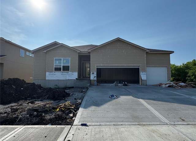 Property at 901 Reed Dr, Raymore, MO 64083, 5 beds, 3 baths