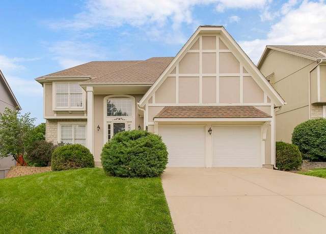 Property at 8110 W 144th Pl, Overland Park, KS 66223, 4 beds, 2.5 baths