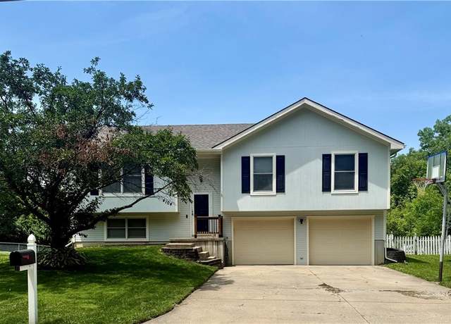 Property at 4104 Lakeview Dr, Leavenworth, KS 66048, 3 beds, 2.5 baths