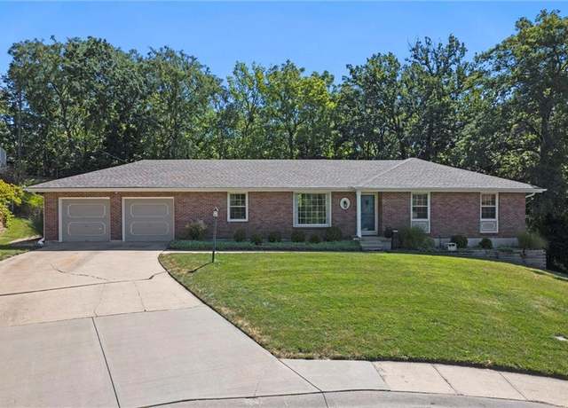 Property at 7201 W 54th St, Overland Park, KS 66202, 4 beds, 2.5 baths