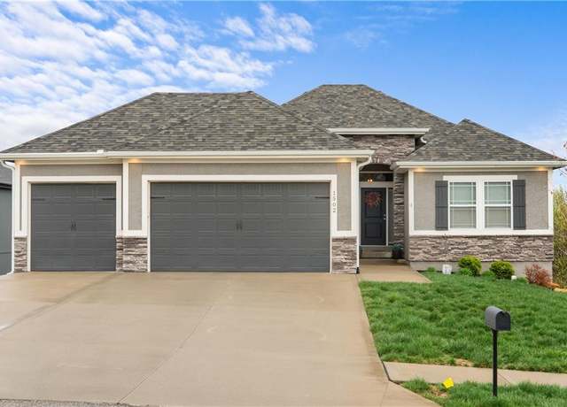 Property at 1502 Cross Creek Dr, Grain Valley, MO 64029, 4 beds, 3 baths