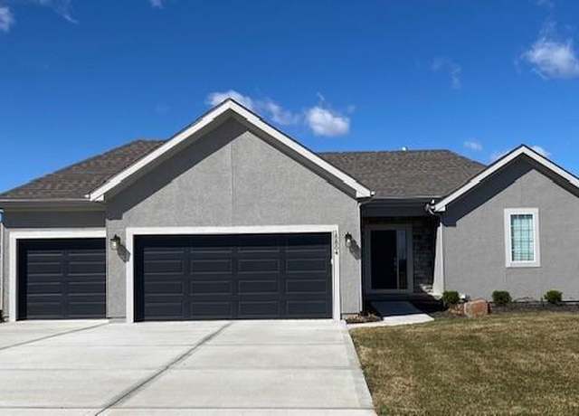 Property at 18804 Redbud Ln, Spring Hill, KS 66083, 3 beds, 3 baths