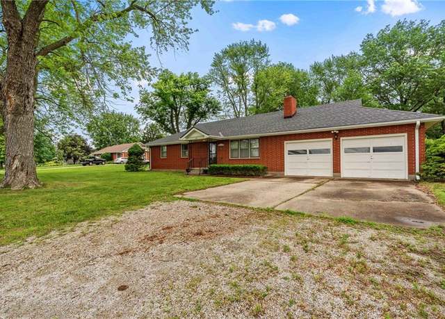 Property at 521 S La Frenz Rd, Liberty, MO 64068, 3 beds, 2 baths