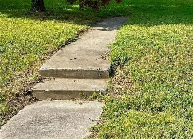 Property at 409 E Broadway St, El Dorado Springs, MO 64744
