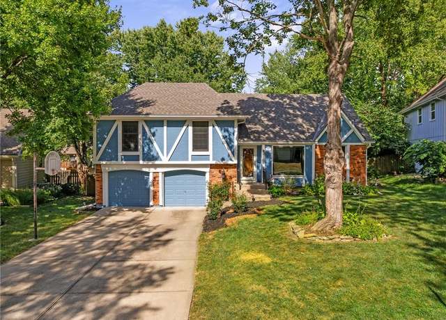 Property at 8923 Country Hill Ct, Lenexa, KS 66215, 4 beds, 2.5 baths