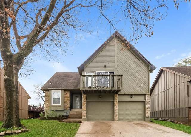 Property at 14124 Saint Andrews Dr, Grandview, MO 64030, 4 beds, 3 baths