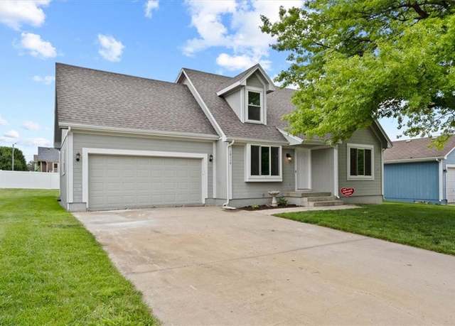 Property at 10118 E 220th St, Peculiar, MO 64078, 4 beds, 3.5 baths
