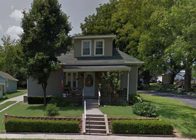 Property at 8220 Wyandotte St, De Soto, KS 66018, 3 beds, 2.5 baths