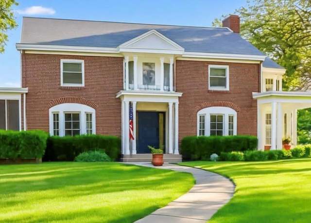 Property at 211 Lawn Ave, Maryville, MO 64468, 4 beds, 3 baths