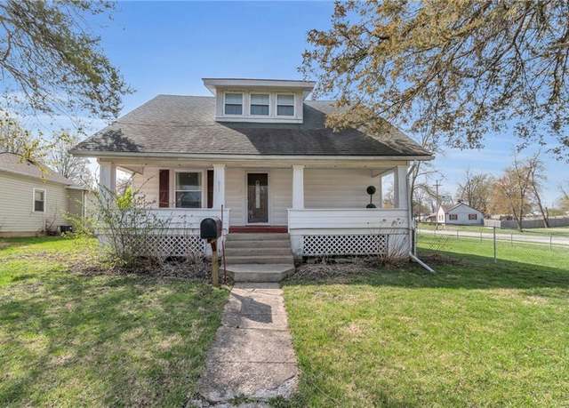 Property at 517 W 6th St, Cameron, MO 64429, 3 beds, 1.5 baths