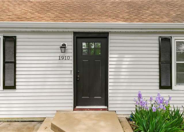Property at 1910 Ottawa St, Leavenworth, KS 66048, 4 beds, 2 baths