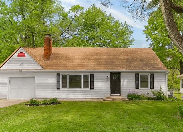 Property at 1910 Ottawa St, Leavenworth, KS 66048, 4 beds, 2 baths