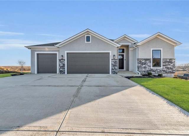 Property at 501 6th St, Smithville, MO 64089, 3 beds, 2 baths