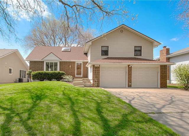 Property at 2412 S 15th St, Leavenworth, KS 66048, 3 beds, 2.5 baths