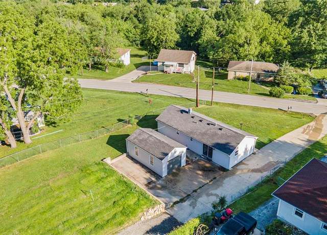 Property at 7175 Lingley Dr, Kansas City, MO 64152, 3 beds, 2 baths