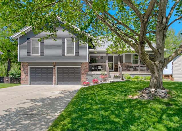 Property at 300 SE Brownfield Dr, Lee's Summit, MO 64063, 3 beds, 3 baths