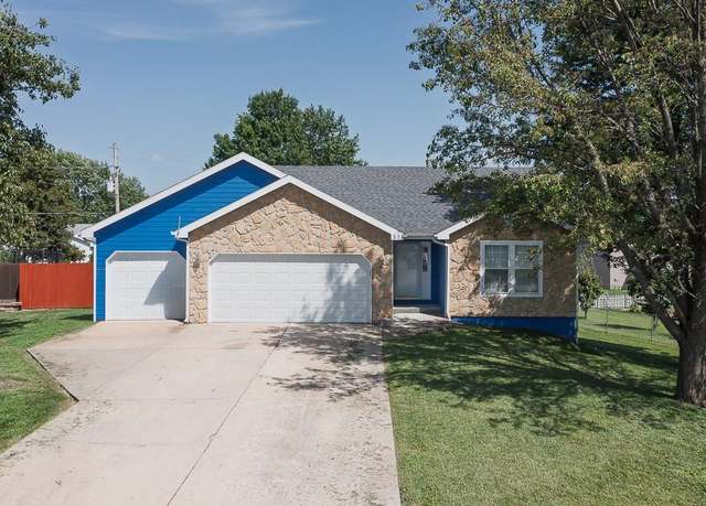 Property at 511 E 12th Ter, Tonganoxie, KS 66086, 3 beds, 2 baths