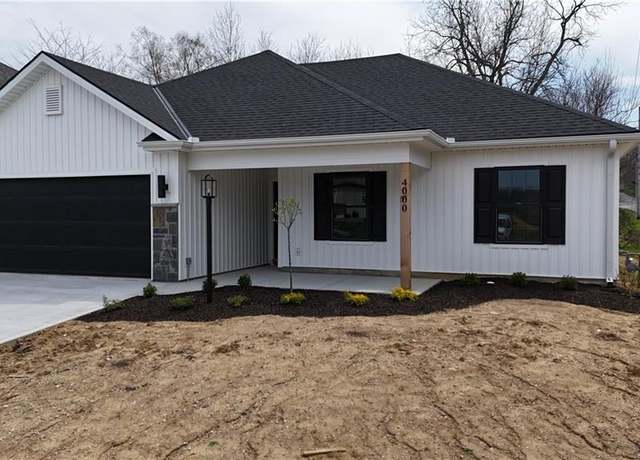 Property at 4000 Stacey Way Ct, St Joseph, MO 64505, 3 beds, 2 baths