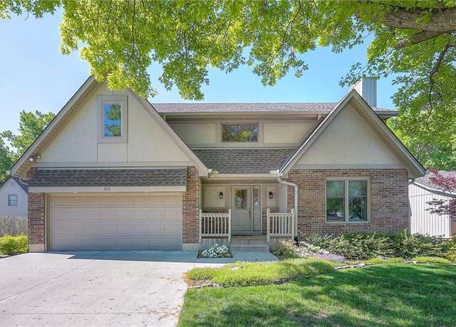 Property at 513 Victoria Dr, Lee's Summit, MO 64086, 4 beds, 2.5 baths