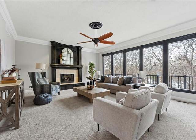 Property at 4507 N Mulberry Dr, Kansas City, MO 64116, 4 beds, 4.5 baths