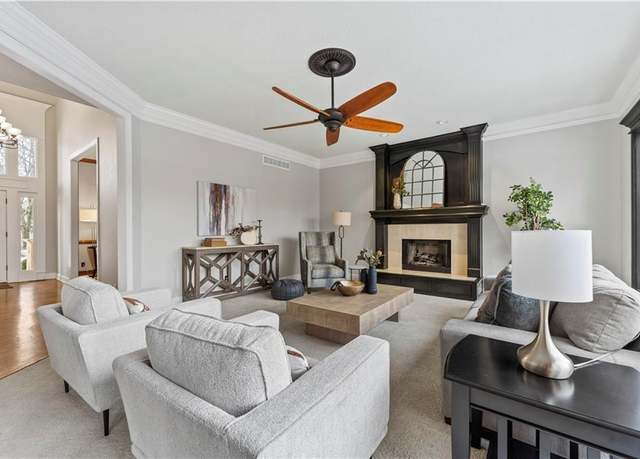Property at 4507 N Mulberry Dr, Kansas City, MO 64116, 4 beds, 4.5 baths