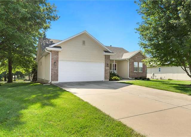 Property at 1115 SW Hoke Ct, Lees Summit, MO 64081, 2 beds, 2 baths