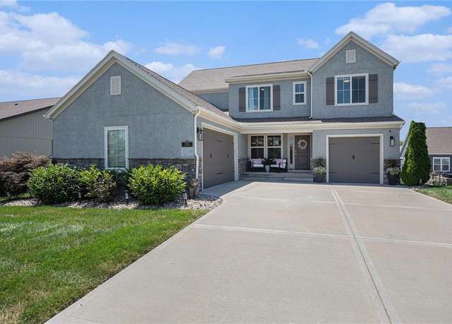 Property at 8630 N Farley Ave, Kansas City, MO 64157, 4 beds, 4 baths