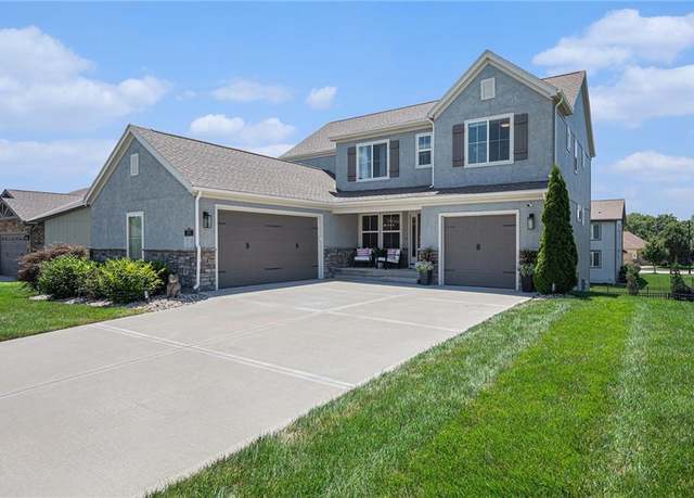 Property at 8630 N Farley Ave, Kansas City, MO 64157, 4 beds, 4 baths