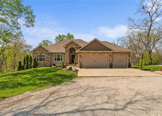 Property at 578 SE 80 Rd, Warrensburg, MO 64093, 4 beds, 3 baths