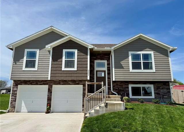 Property at 2404 E Jones Ranch Pkwy, Harrisonville, MO 64701, 4 beds, 3 baths