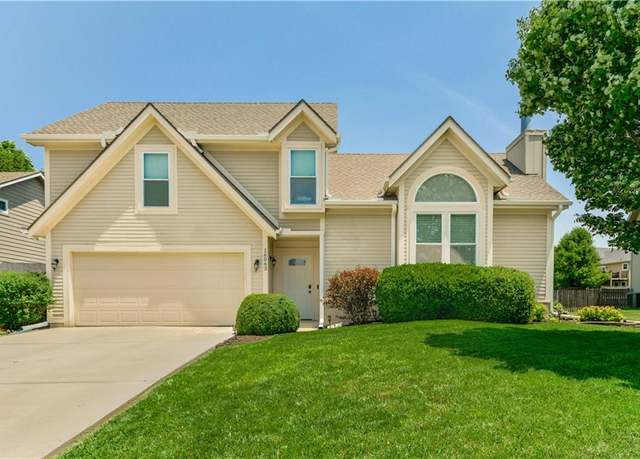 Property at 16063 S Ocheltree St, Olathe, KS 66062, 3 beds, 2 baths