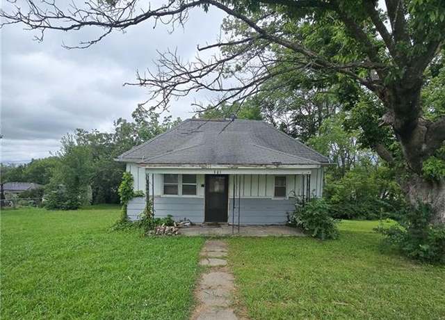 Property at 218 N Titus Ave, Excelsior Springs, MO 64024, 2 beds, 1 bath