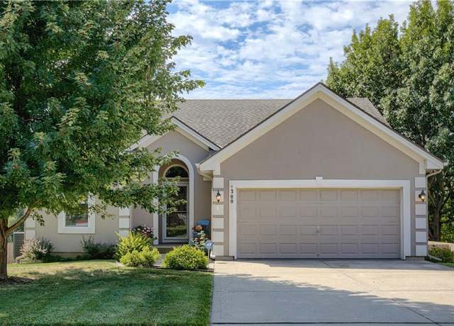 Property at 300 Porter Dr, Smithville, MO 64089, 3 beds, 3 baths