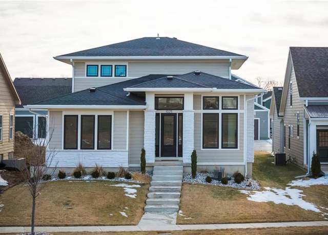 Property at 1025 SW Redbuck Cir, Lee's Summit, MO 64081, 4 beds, 3.5 baths