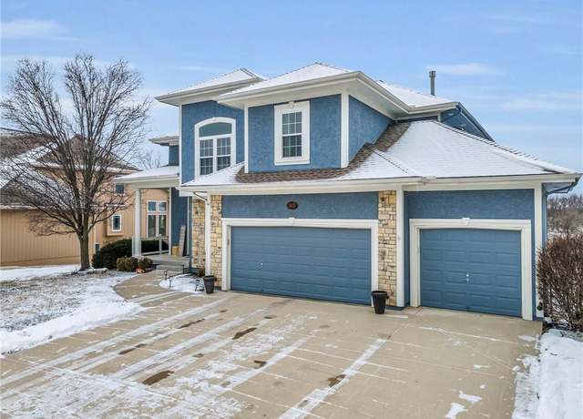 Property at 3622 NE 95th Ter, Kansas City, MO 64156, 4 beds, 4 baths