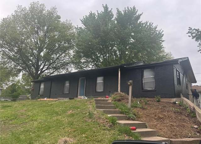Property at 629 Ida St, Lansing, KS 66043, 4 beds, 3 baths