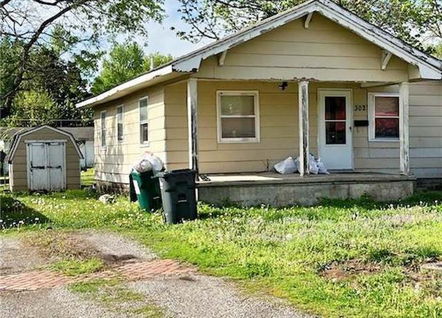 Property at 302 E Rose St, Pittsburg, KS 66762, 2 beds, 1 bath