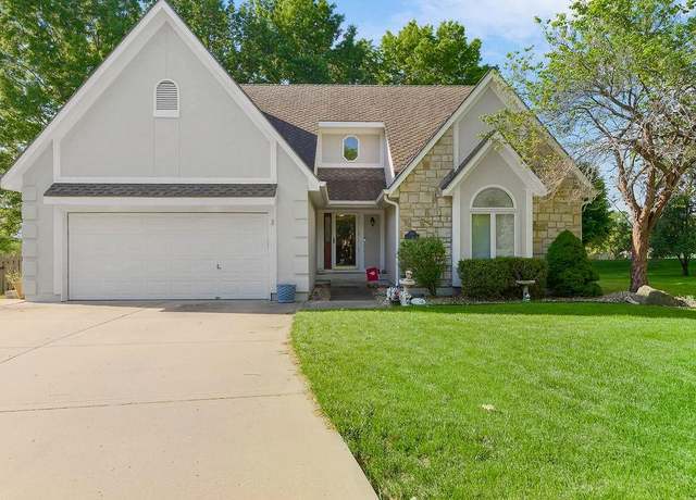 Property at 717 NW Silver Ridge Dr, Lee's Summit, MO 64081, 3 beds, 2.5 baths