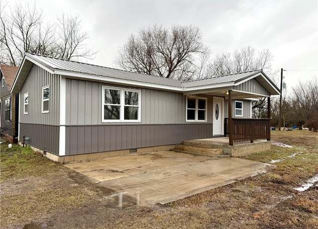 Property at 2825 North Boulevard St, Parsons, KS 67357, 2 beds, 1 bath