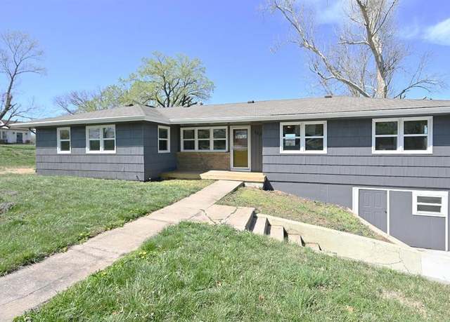 Property at 122 Almond St, Platte City, MO 64079, 3 beds, 2 baths