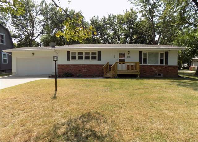 Property at 328 W 15th St, Ottawa, KS 66067, 3 beds, 2 baths