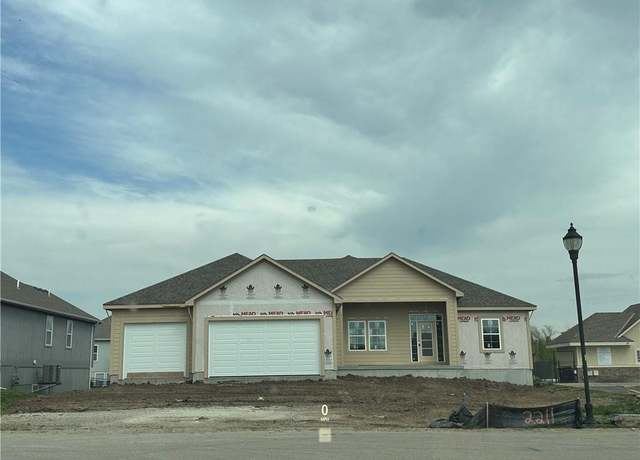 Property at 2211 Prairie Creek Dr, Kearney, MO 64060, 3 beds, 2 baths