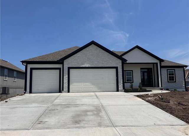 Property at 2211 Prairie Creek Dr, Kearney, MO 64060, 3 beds, 2 baths