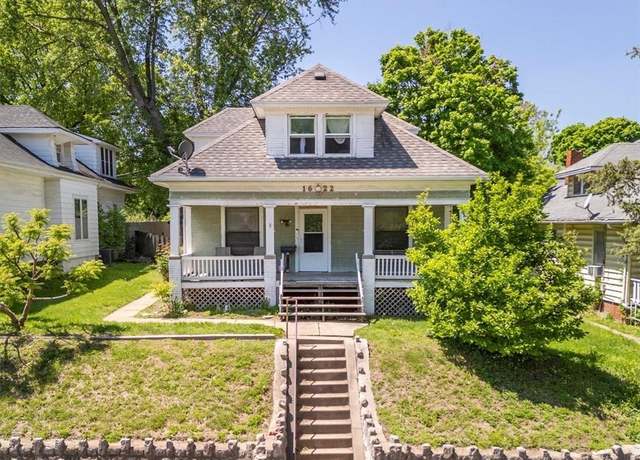 Property at 1622 S 22nd St, St Joseph, MO 64507, 4 beds, 2 baths