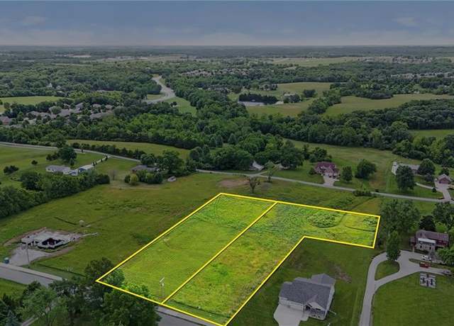 Property at 2100 Limit St, Leavenworth, KS 66048