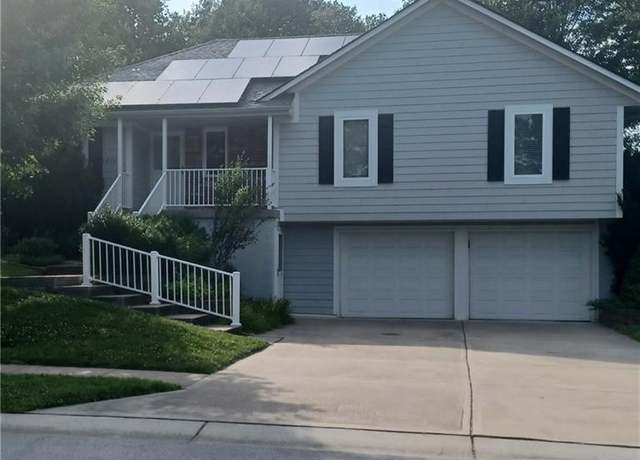 Property at 1632 NE Westwind Dr, Lee's Summit, MO 64086, 3 beds, 2.5 baths